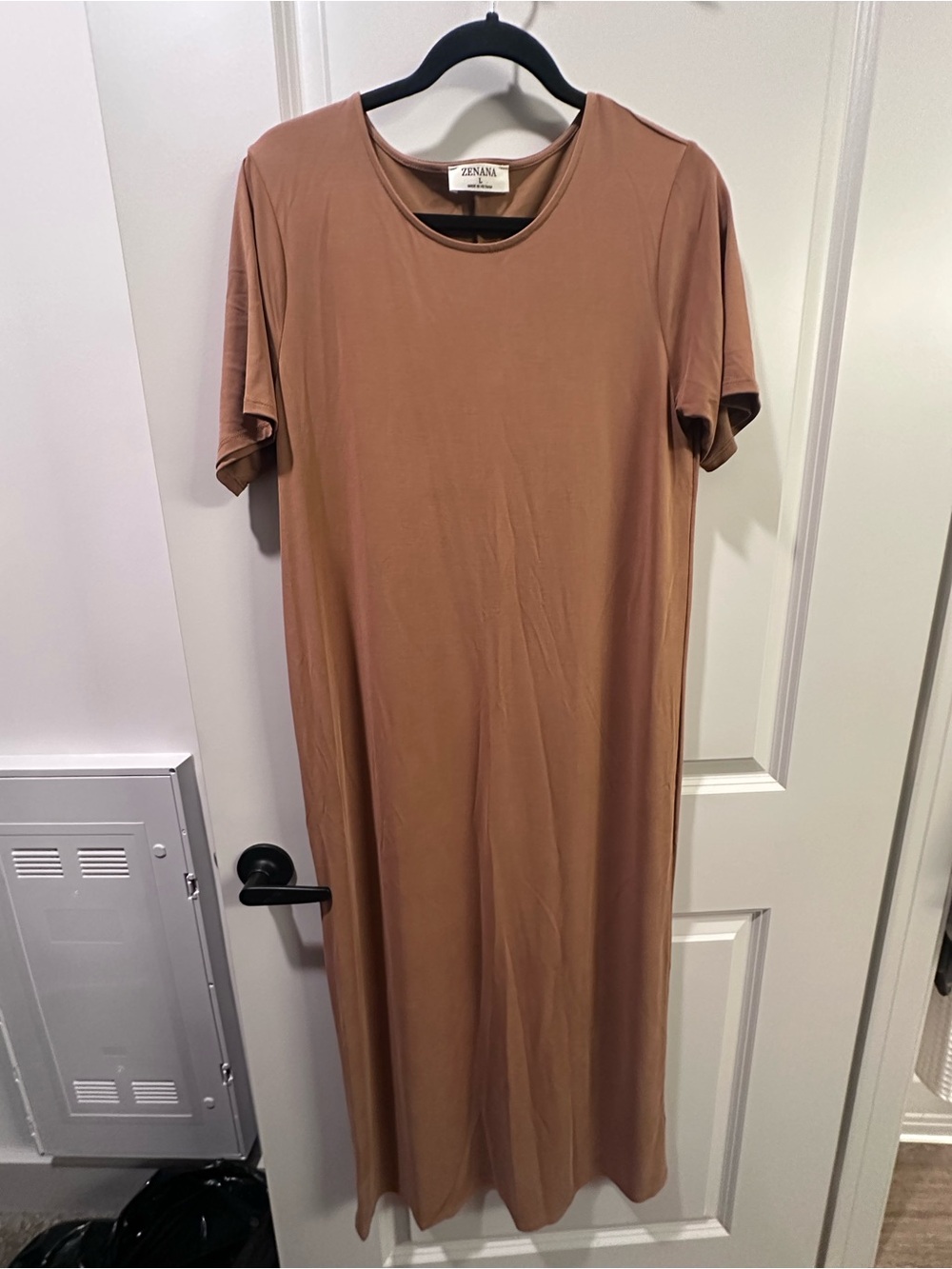 Zenana Outfitters mid length Short Sleeve Dress in Warm Brown